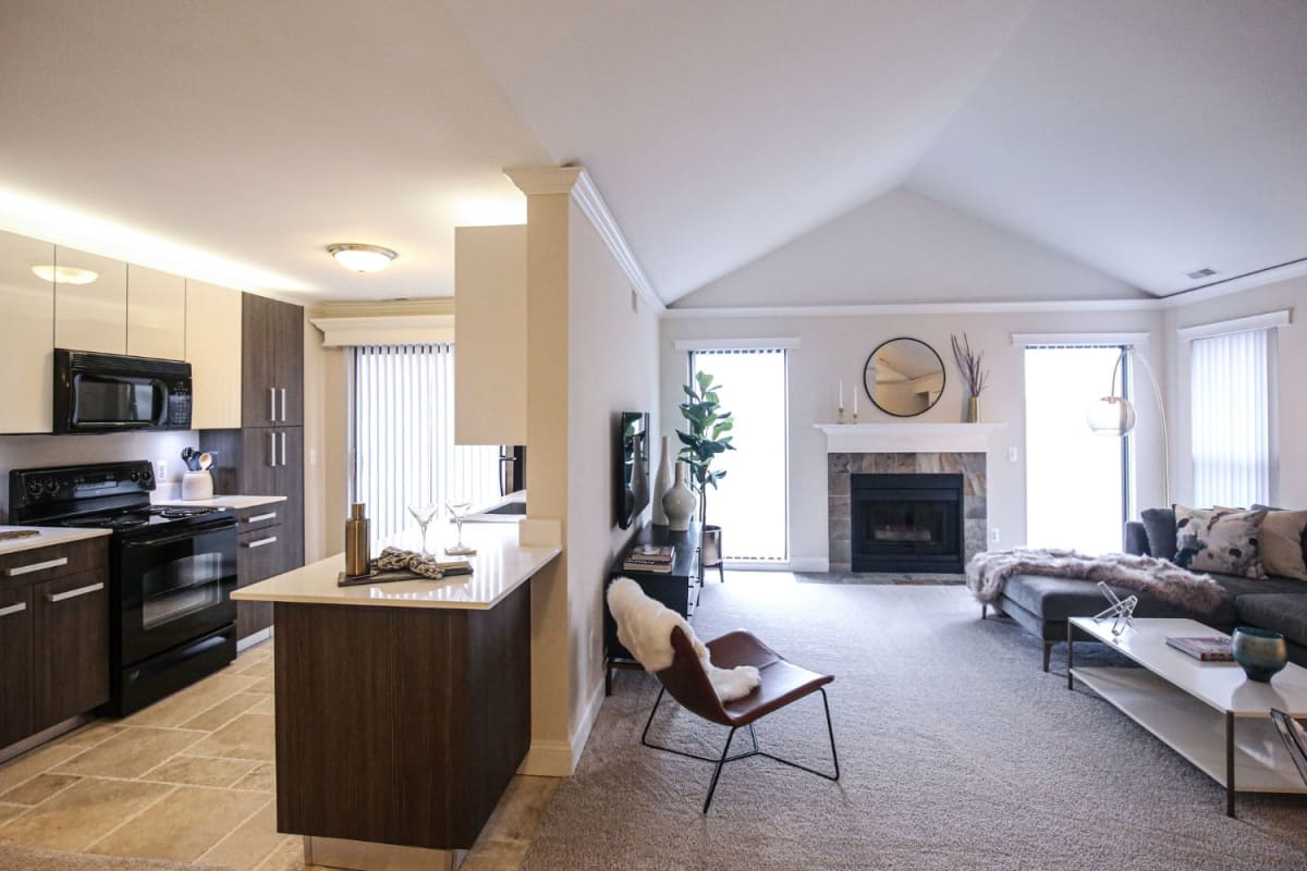 Luxury Residences at River Oaks West Apartments in Novi